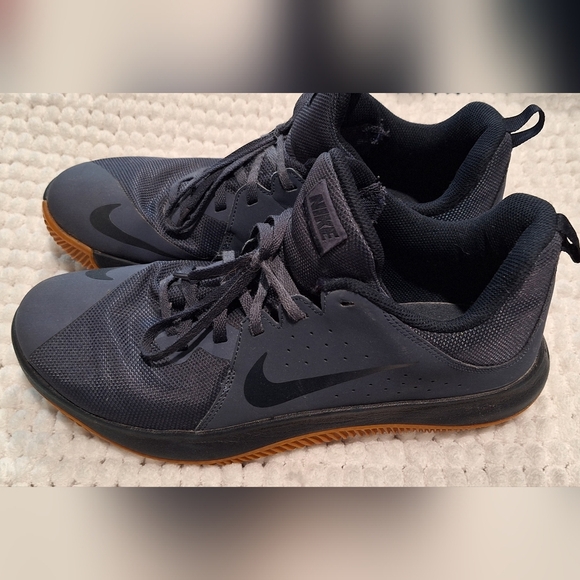 Nike Men's Blue Basketball Shoes - Picture 2 of 4